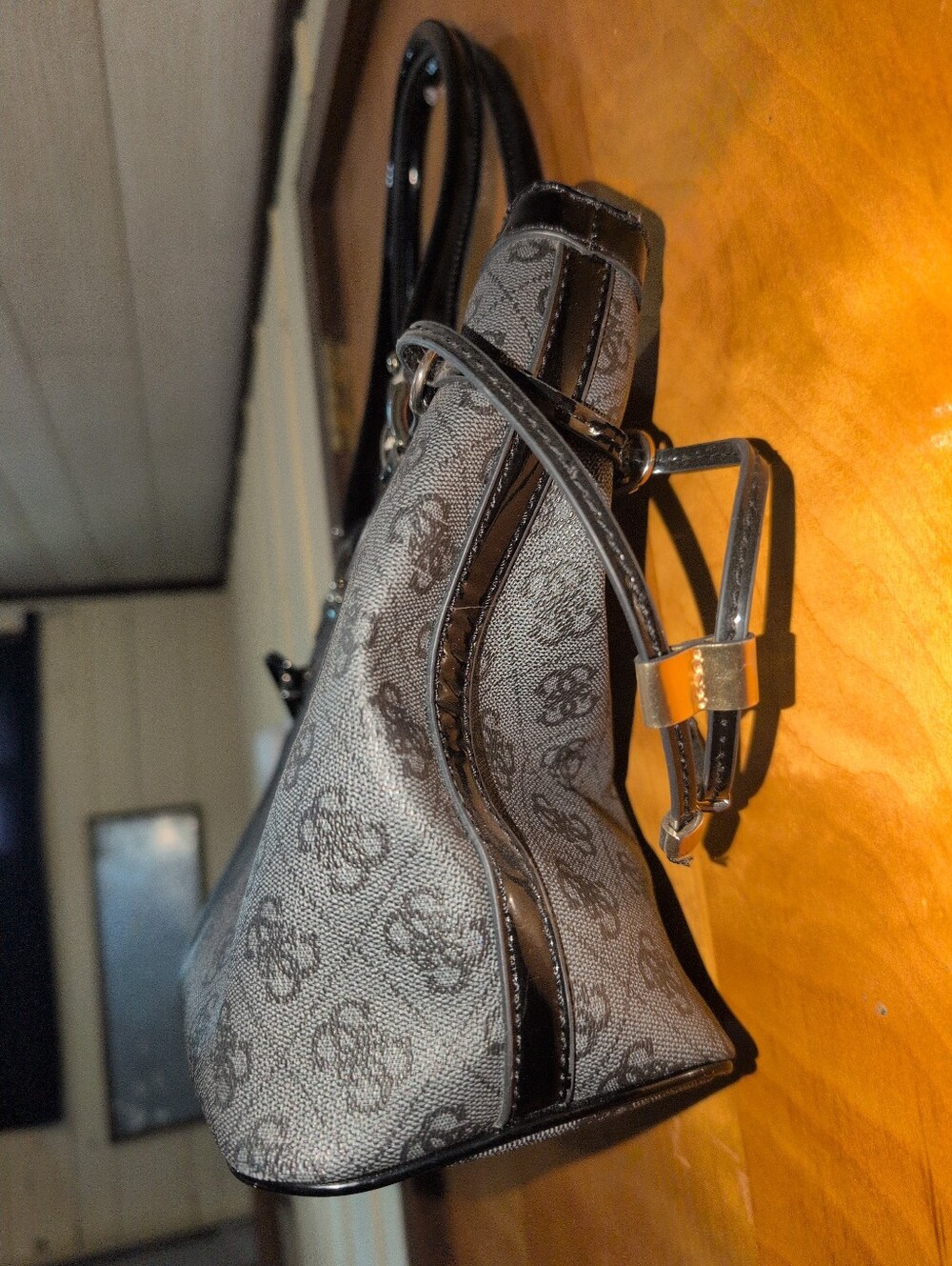 Guess Purse - Picture 6 of 10